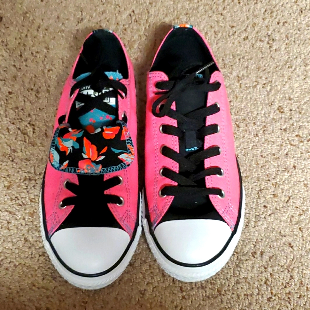 NIB hot pink converse.
